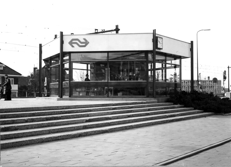 HUA-150583-Gezicht op het N.S.-station Utrecht Overvecht te Utrecht