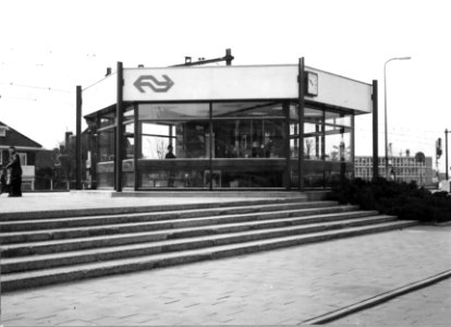 HUA-150583-Gezicht op het N.S.-station Utrecht Overvecht te Utrecht