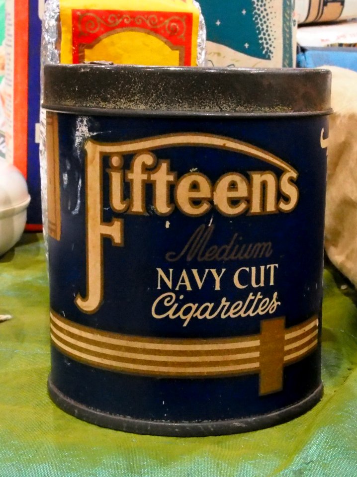 Household products, Fifteens, Medium navy cut cigarettes, pic1
