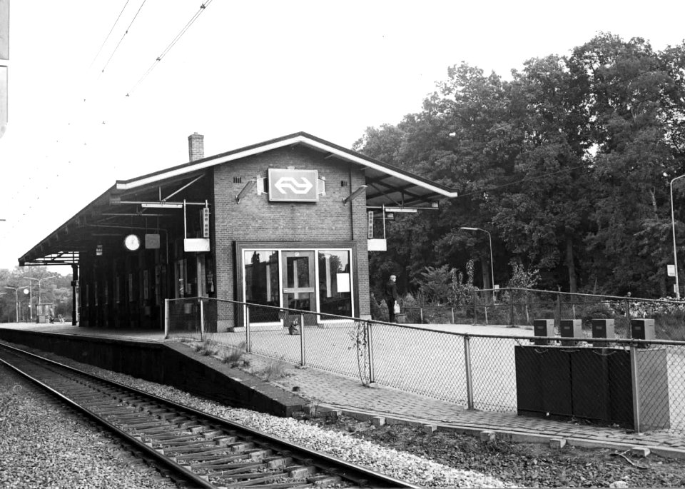 HUA-150547-Gezicht op het N.S.-station Ermelo te Ermelo