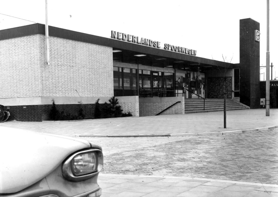 HUA-150645-Gezicht op het N.S.-station Rijswijk te Rijswijk