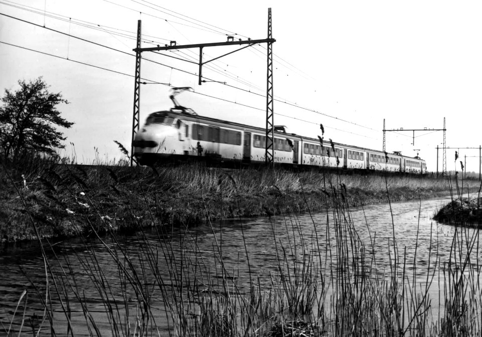 HUA-151072-Afbeelding van een electrisch treinstel mat. 1954 (plan P, serie 1780-1791) van de N.S