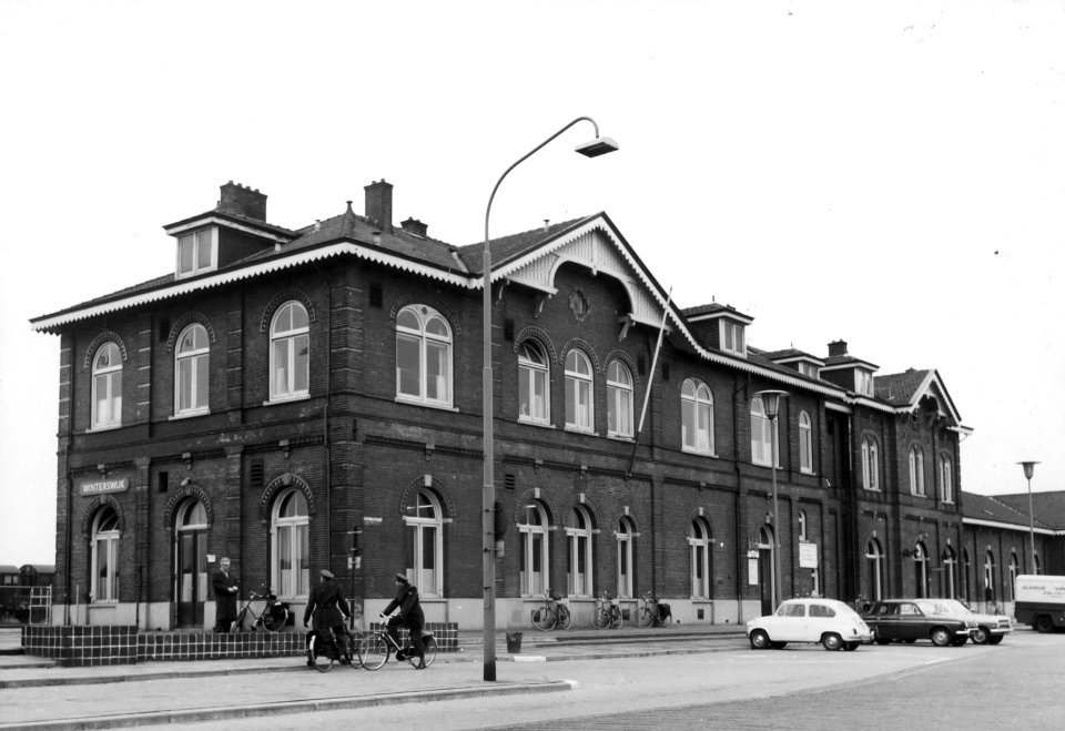 HUA-150844-Gezicht op het N.S.-station Winterswijk te Winterswijk