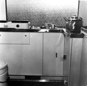 HUA-152313-Interieur van de keuken van het directierijtuig NS 20 ("Kameel") van de N.S