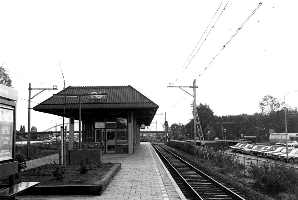 HUA-150521-Gezicht op het N.S.-station Maarssen te Maarssen