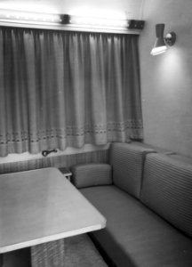 HUA-152292-Interieur van het salonrijtuig NS 8 van de koninklijke trein van de N.S.- zitkamer