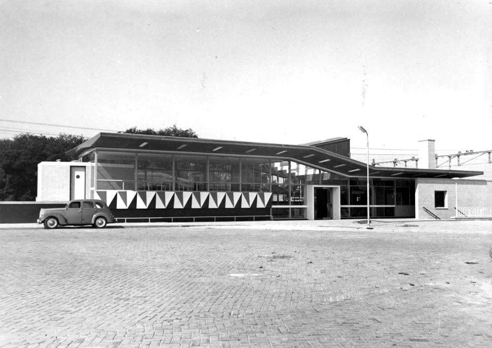 HUA-150654-Gezicht op het N.S.-station Santpoort Noord te Santpoort 