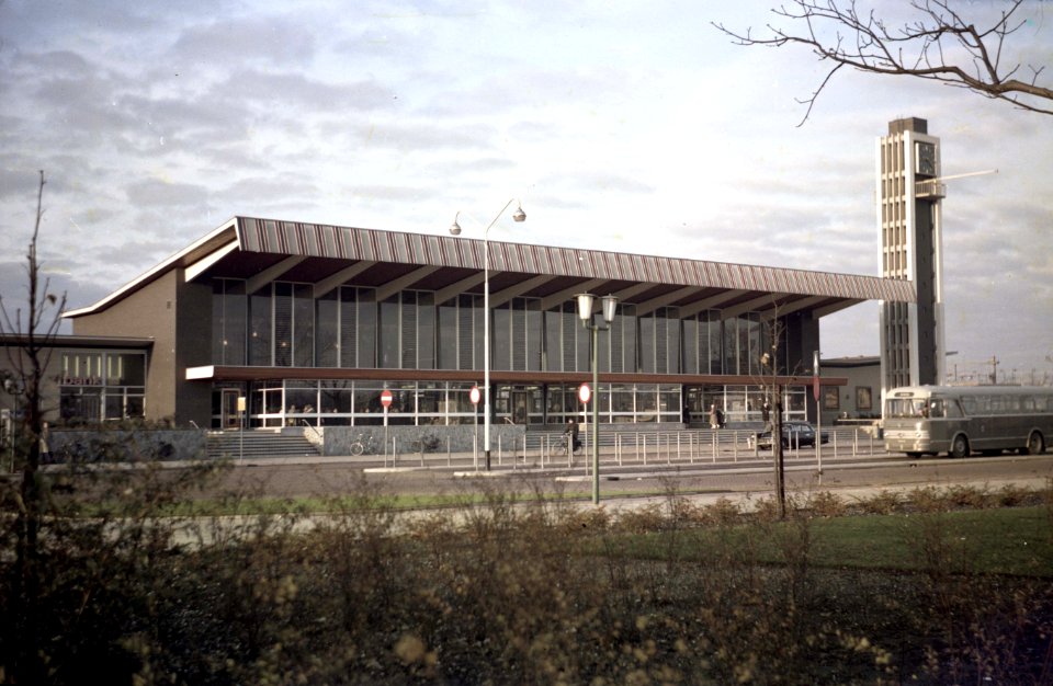 HUA-150773-Gezicht op het N.S.-station Venlo te Venlo