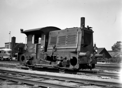 HUA-151595-Afbeelding van de locomotor nr. 246 (serie200-300) van de N.S. te Utrecht