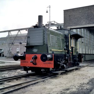 HUA-151597-Afbeelding van de locomotor nr. 363 (serie 200-300) van de N.S. bij de hoofdwerkplaats te Tilburg