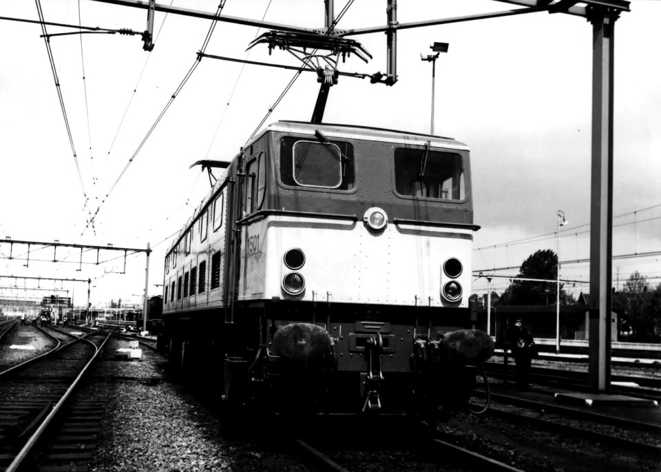 HUA-151618-Afbeelding van de Engelse locomotief nr 1501 serie 1500 op het emplacement te Venlo