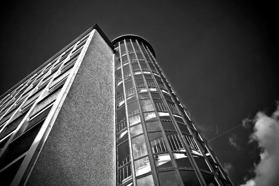 Glass facade window