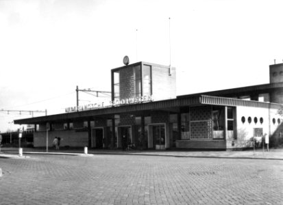 HUA-150787-Gezicht op het NS station Vlaardingen Oost te Vlaardingen