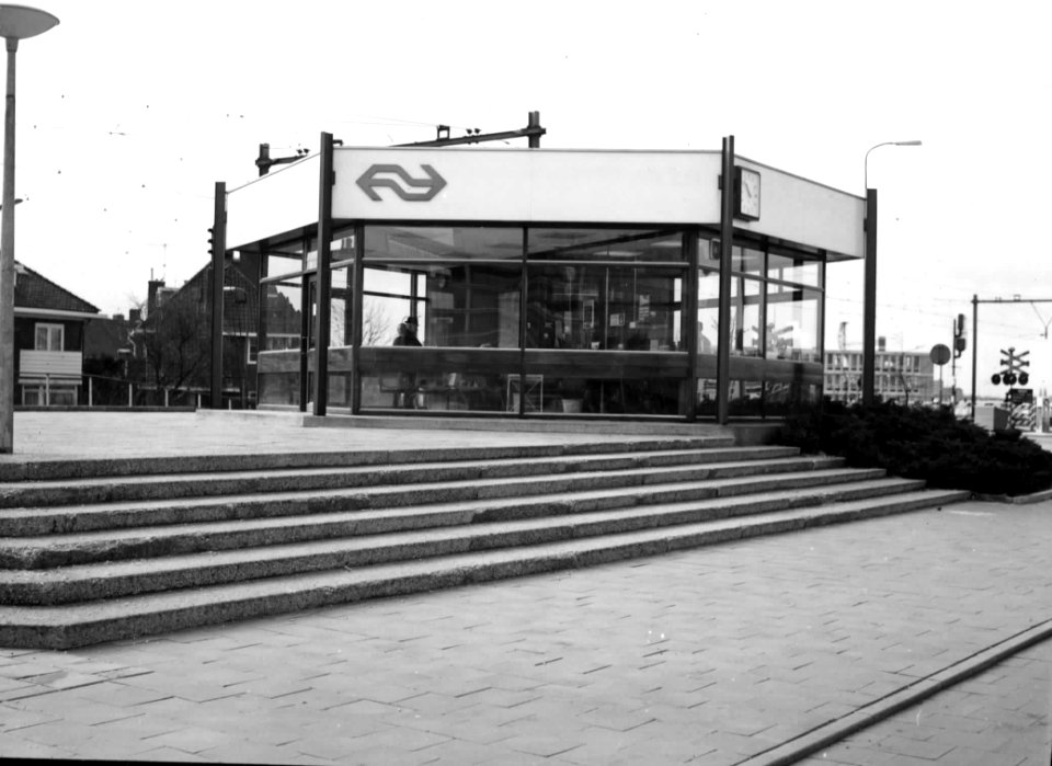 HUA-150579-Gezicht op het N.S.-station Utrecht Overvecht te Utrecht