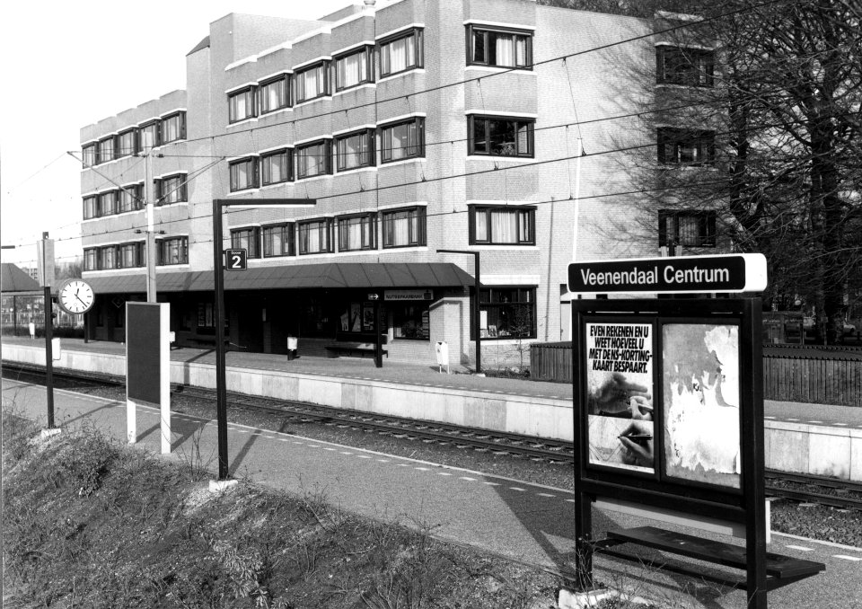 HUA-150754-Gezicht op het N.S.-station Veenendaal Centrum te Veenendaal