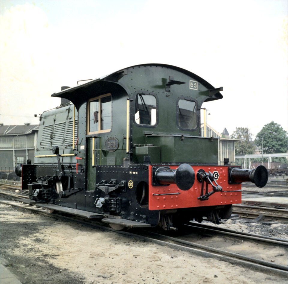 HUA-151598-Afbeelding van de locomotor nr 363 serie 200 300 van de NS bij de hoofdwerkplaats te Tilburg