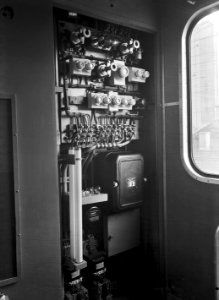HUA-152098-Afbeelding van de schakelkast van het rijtuig C 6601 plan E serie C 6601 6714 van de NS te Utrecht