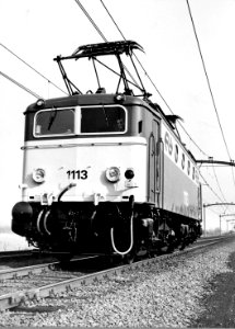 HUA-151127-Afbeelding van de electrische locomotief nr 1113 (serie 1100) van de N.S