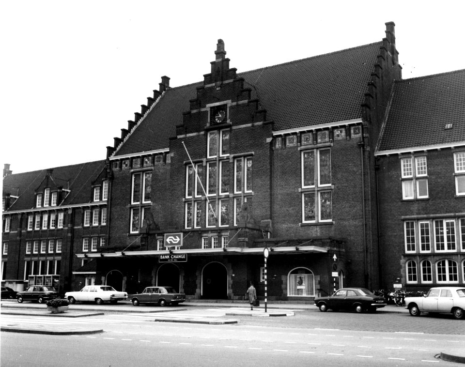 HUA-150524-Gezicht op het centrale gedeelte van het N.S.-station Maastricht te Maastricht