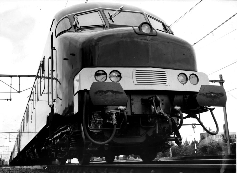 HUA-152055-Afbeelding van een motorpostrijtuig (Plan mP) van de P.T.T. tijdens een proefrit te Meppel