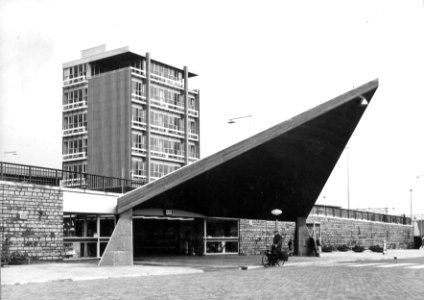 HUA-150673-Gezicht op het NS station Schiedam Rotterdam West te Schiedam