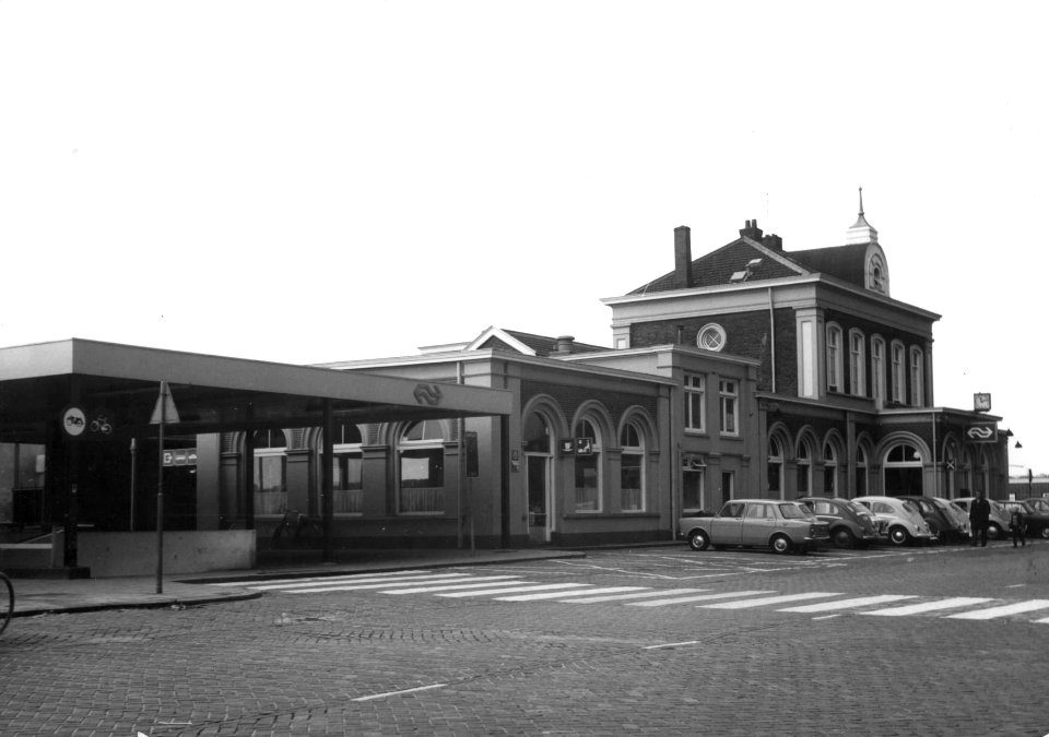HUA-150839-Gezicht op het N.S.-station Winschoten te Winschoten