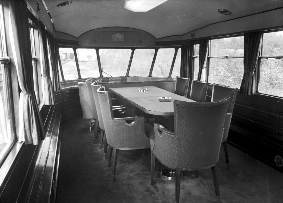 HUA-152300-Interieur van het directierijtuig NS 20 ("Kameel") van de N.S. te Utrecht