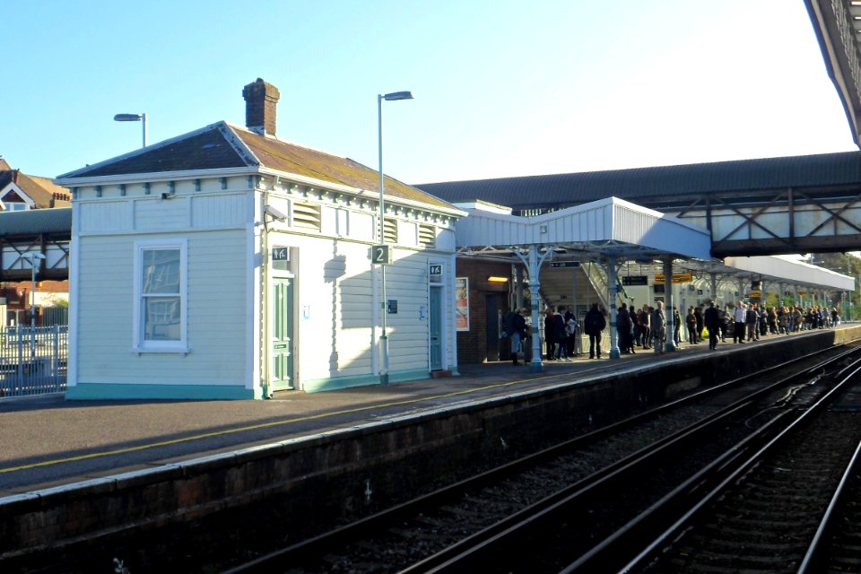 Hove Railway Station (Platforms 1 and 2) (October 2013) (2)