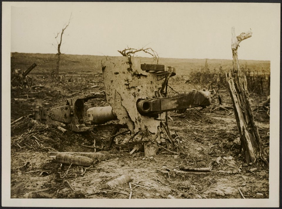 How our Artillery dealt wifh a German battery at Martinpuich, Bestanddeelnr 158-2772