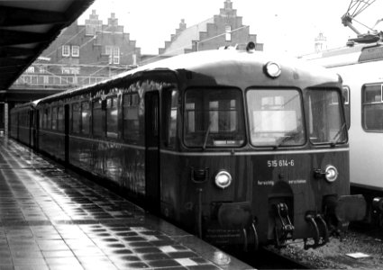 HUA-151216-Afbeelding van het accumulator rijtuig nr 515 614 6 ETA van de DB Deutsche Bundesbahn langs een perron te Maastricht verbinding Maastricht Aken 