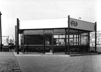 HUA-150733-Gezicht op het N.S.-station Utrecht Overvecht te Utrecht