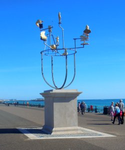 Hove Plinth, King's Esplanade, Hove (September 2018) (1)