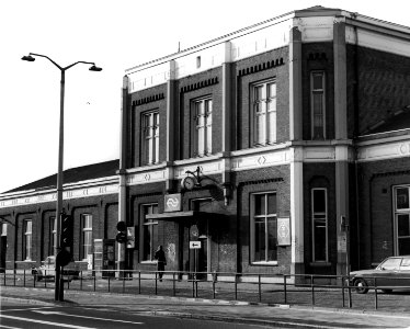 HUA-150896-Gezicht op het N.S.-station Zaandam te Zaandam