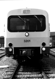 HUA-151208-Afbeelding van de voorzijde van het diesel-hydraulische treinstel nr. 3201 (DH 2, serie 3200) van de N.S. te Zwolle