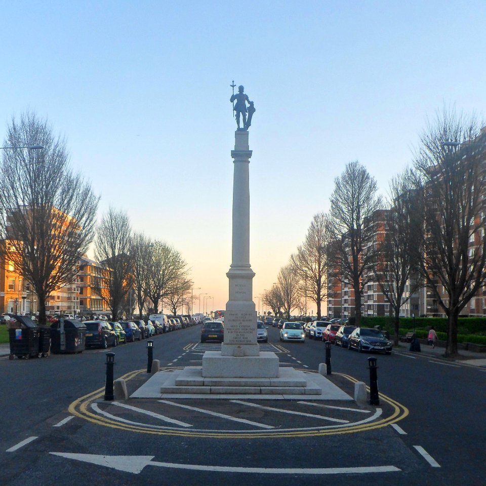 Hove War Memorial, Grand Avenue, Hove (NHLE Code 1187556) (April 2018) (1)