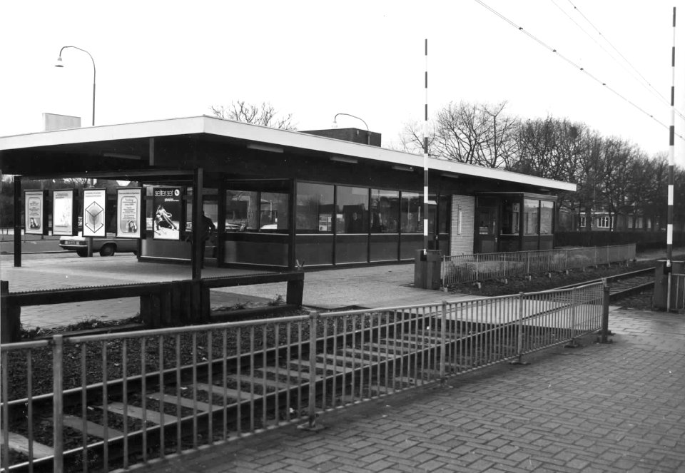 HUA-150853-Gezicht op de perronzijde van het N.S.-station Wijchen te Wijchen