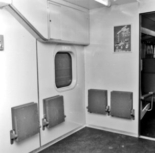 HUA-171836-Interieur van een electrisch treinstel mat. 1964 (plan V) van de N.S.- balkon