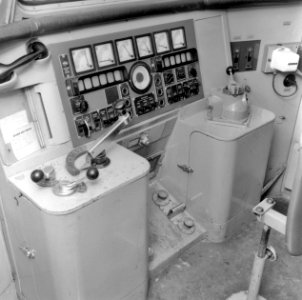 HUA-171813-Interieur van een electrisch treinstel mat 1964 plan T van de NS stuurstand