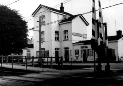 HUA-153033-Gezicht op de perronzijde van het N.S.-station Beek-Elslo te Beek