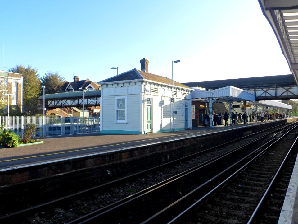 Hove Railway Station (Platforms 1 and 2) (October 2013) (1)