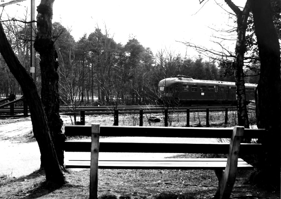 HUA-150985-Afbeelding van een electrisch treinstel mat. 1936 ter hoogte van Hulshorst