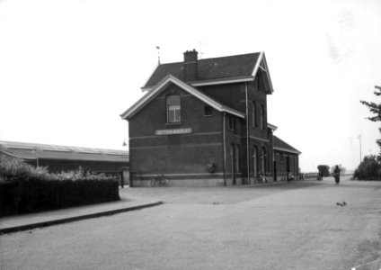 HUA-150865-Gezicht op het N.S.-station Zetten-Andelst te Zetten