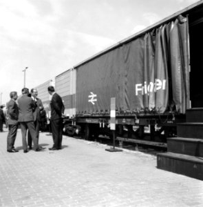 HUA-171660-Afbeelding van de Britse "Liner Train" (Freightliner) na aankomst bij de Stuwadoorsmaatschappij Müller-Progress in de Beatrixhaven te Rotterdam
