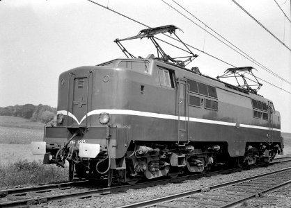 HUA-151149-Afbeelding van de electrische locomotief nr 1215 serie 1200 van de NS