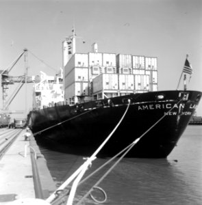 HUA-171663-Afbeelding van een Amerikaans containerschip in de haven te Rotterdam