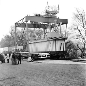 HUA-171644-Afbeelding van de ingebruikstelling van de containerkraan op het Containersteunpunt Noord-Nederland te Veendam