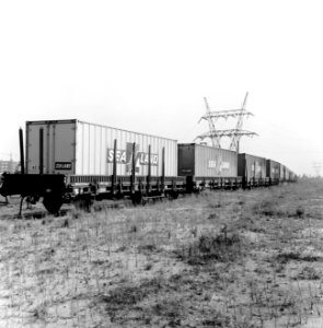 HUA-171677-Afbeelding van een containertrein in de Eemhaven te Rotterdam
