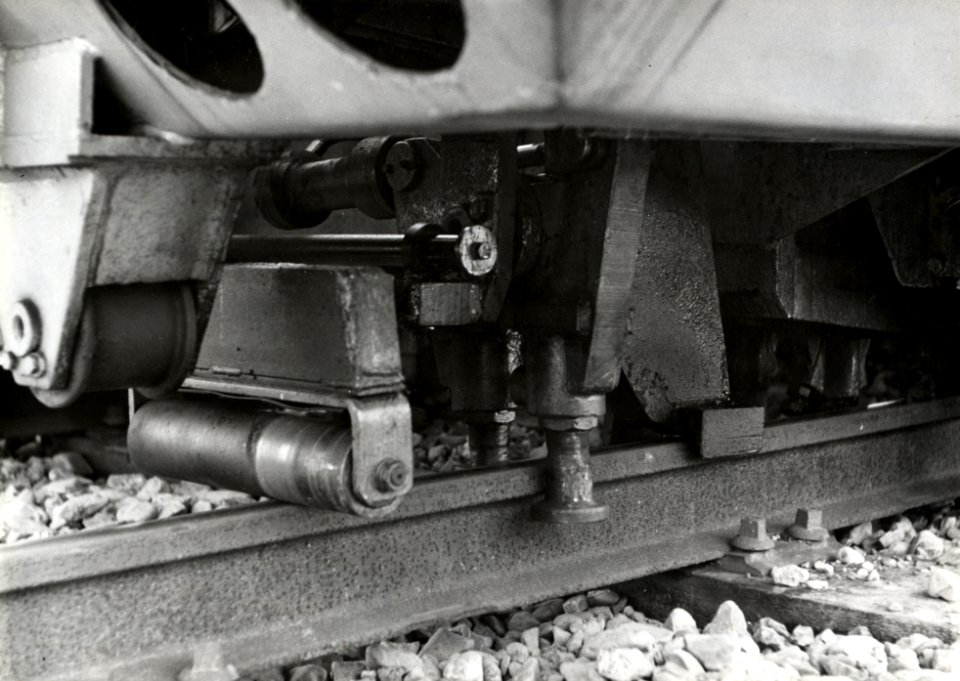 HUA-169714-Detail van de Plassermatic Spezial stopmachine van de N.S. te Hoek van Holland
