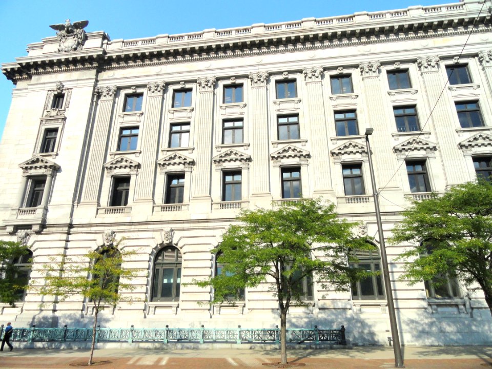 Howard M. Metzenbaum United States Courthouse - DSC07897