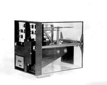 HUA-171459-Afbeelding van een B 2-spoorrelais van de N.S. te Culemborg. N.B. De foto maakt deel uit van een serie foto's met technische installaties van het seinwezen